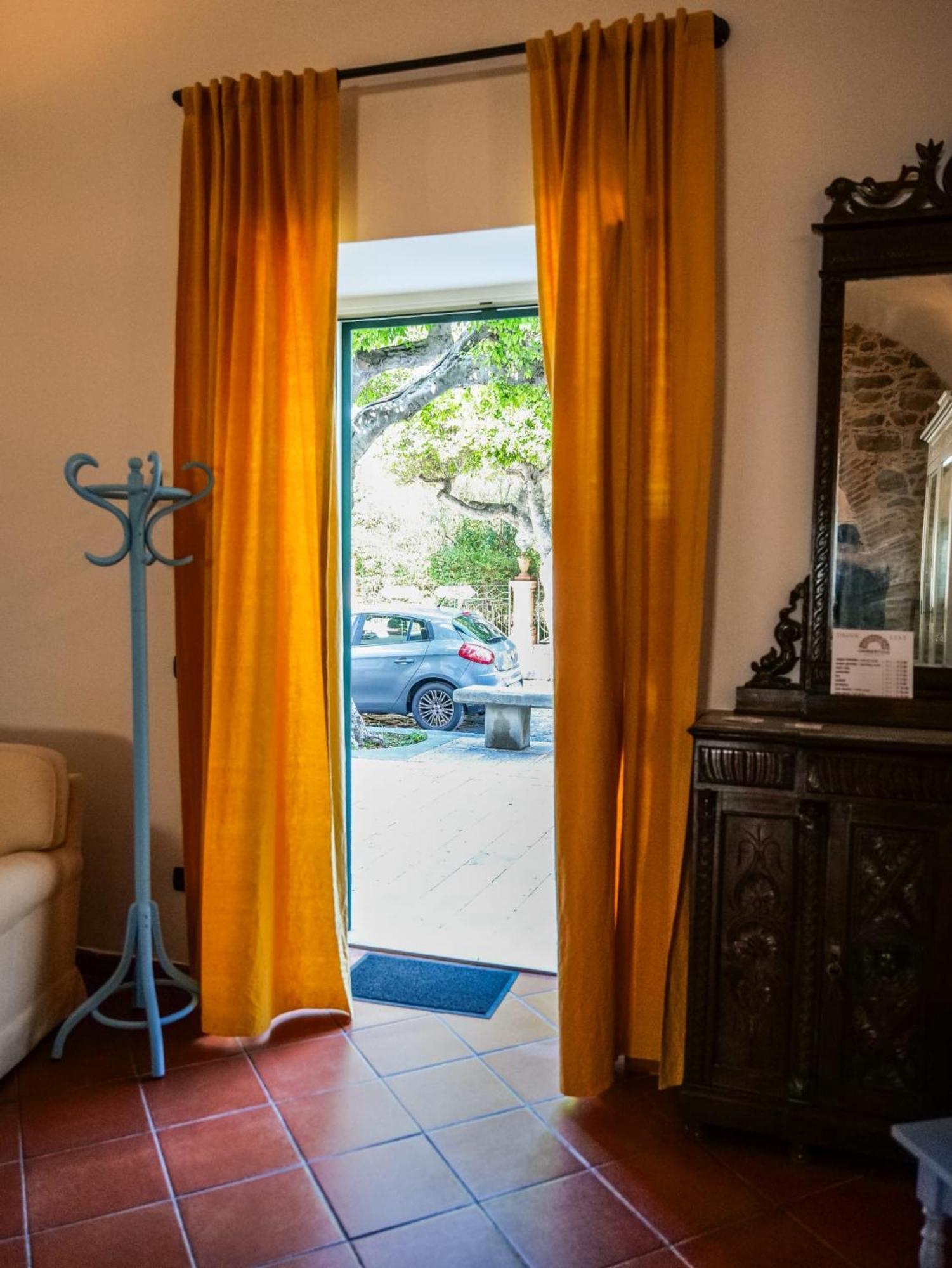 Umberto 25 Bed & Breakfast Santo Stefano di Camastra Luaran gambar